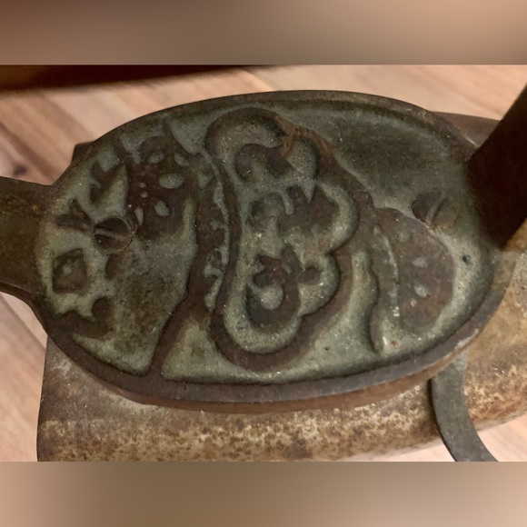 Antique Cast Iron Coal Ironing Clothes Press w/Insert, Collectible - Picture 8 of 9